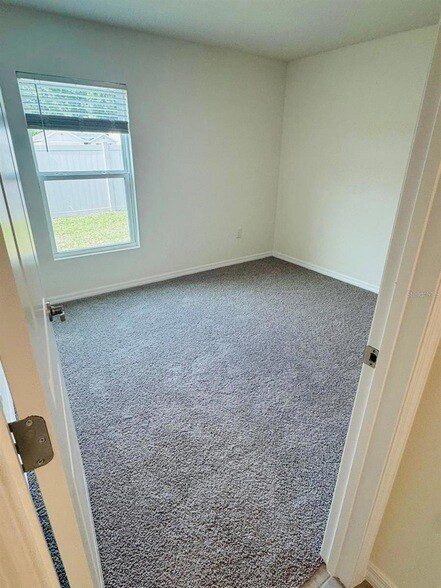 Building Photo - 2872 NE 21st Ct Rd