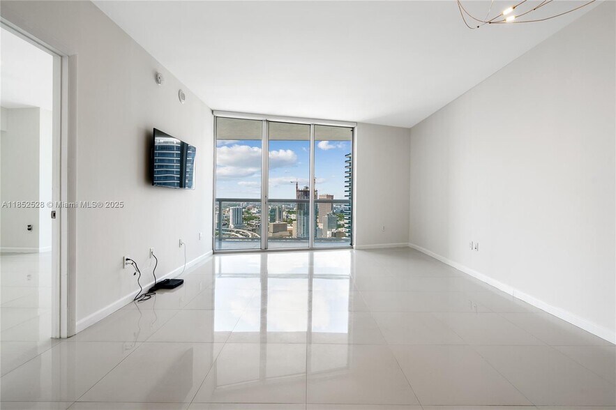 Building Photo - 465 Brickell Ave