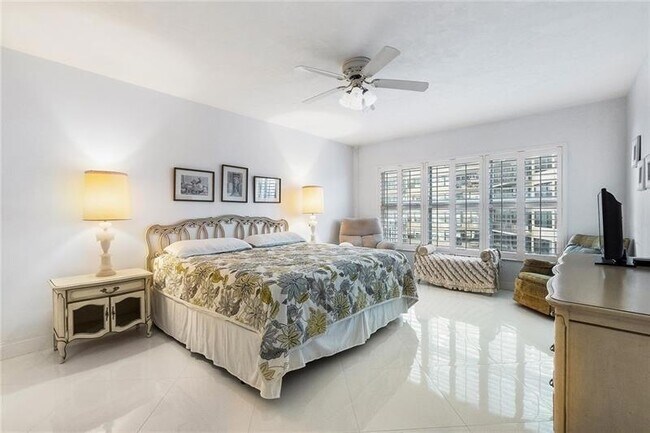 Building Photo - 3850 Galt Ocean Dr
