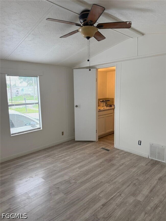 Building Photo - 130 Lantern Pl