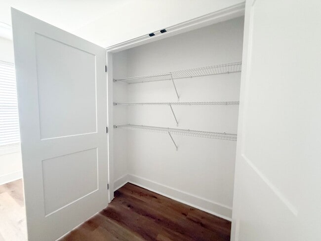 Building Photo - 3 Bedroom Home with 2 Car Garage and Resort Style Pool Access