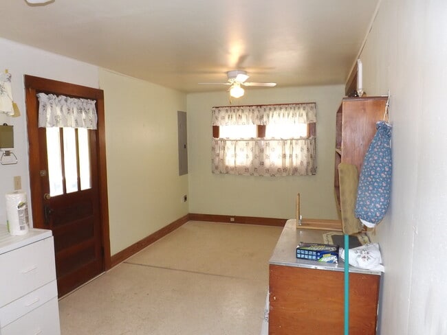 Building Photo - 3 Bedroom Home Close to WCU available 8/4/...
