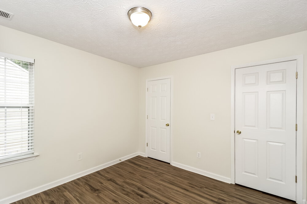 Building Photo - 3410 Sandlake Dr SW