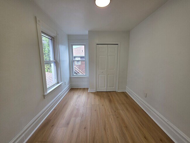 Building Photo - Space 3 bed 1 bath house for rent in Braddock!