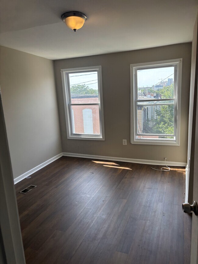 Primary Photo - 1831 E Lafayette Ave
