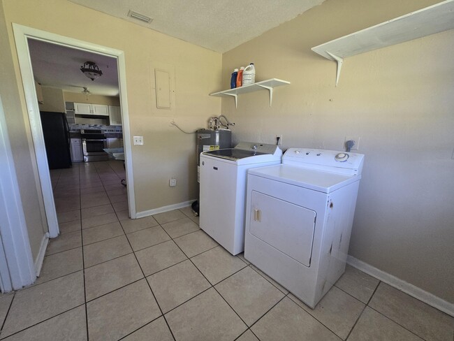 Building Photo - 3751 NW 36th St
