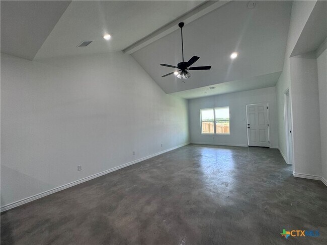 Building Photo - 907 Smoke Tree Ln