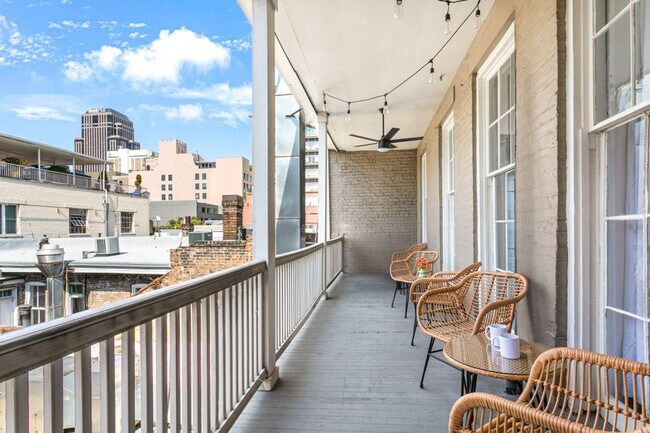 Building Photo - 715 St Charles Ave