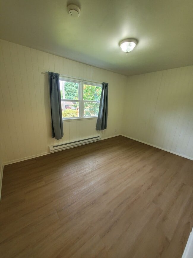 Building Photo - Welcome to Your Lynnwood Retreat!