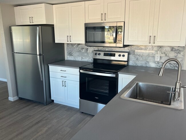 Building Photo - 2333 W Larkspur Dr