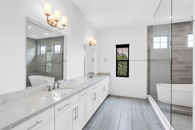 Building Photo - 8436 Via Vittoria Way