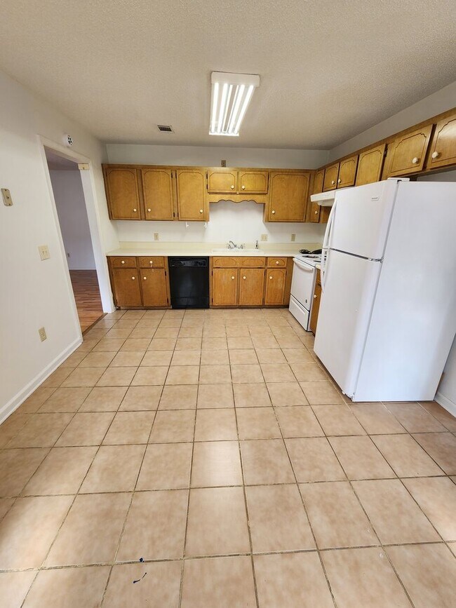 Building Photo - 1102 Tomahawk Trail