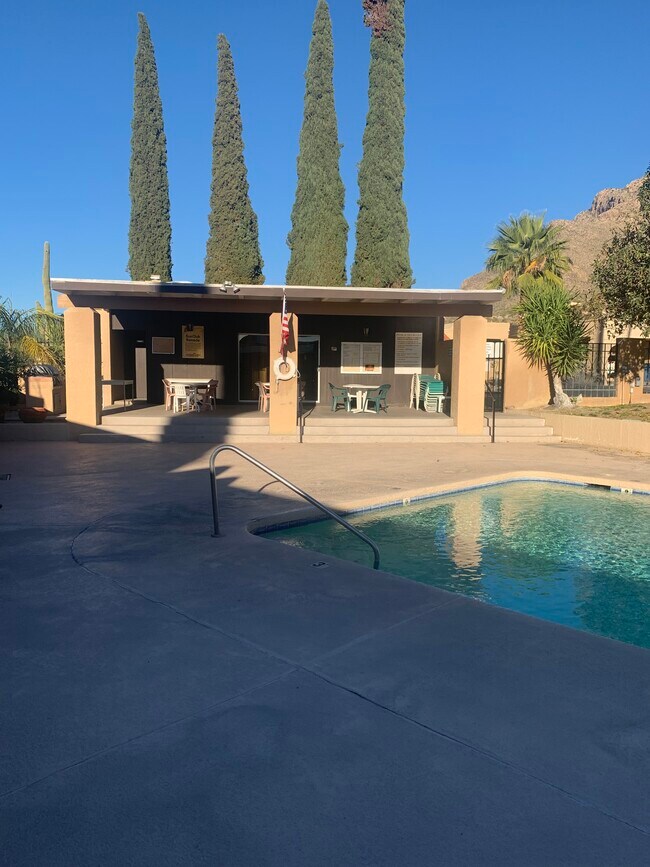 Building Photo - 8658 N Avenida Amatista