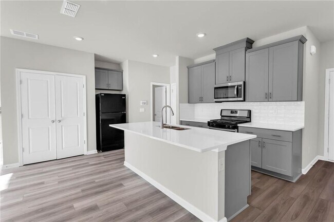 Building Photo - 1645 Villageside Ct