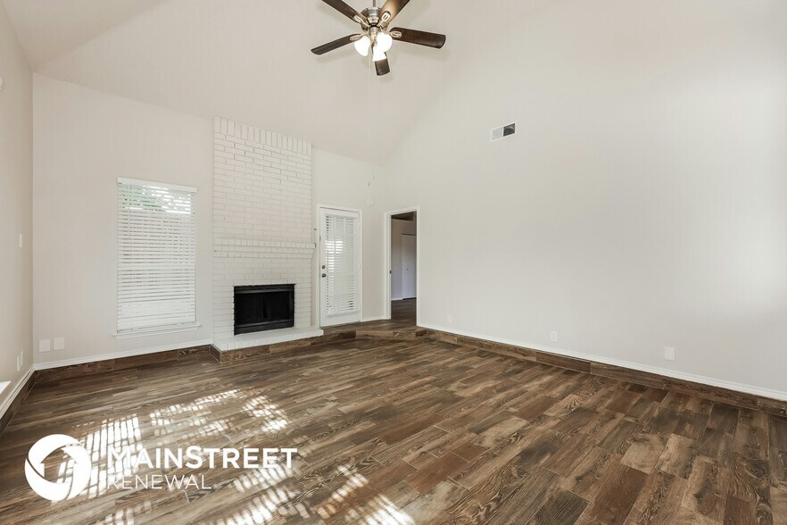 Building Photo - 828 Bentree Dr