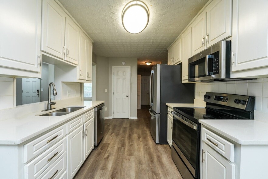 Building Photo - 663 Stonecrest Dr