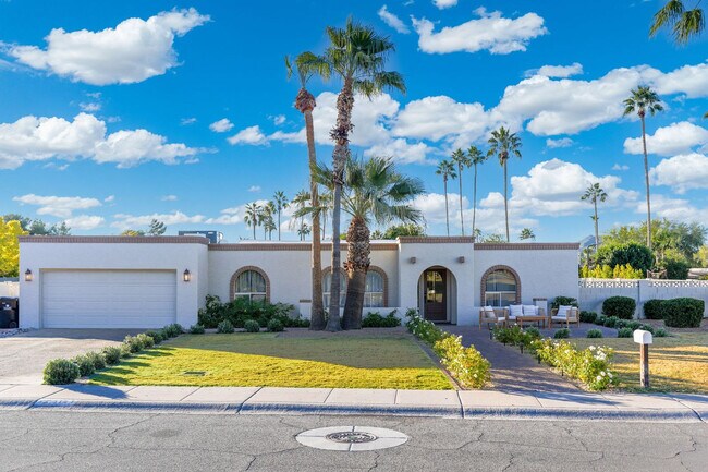 Building Photo - 5121 E Windrose Dr