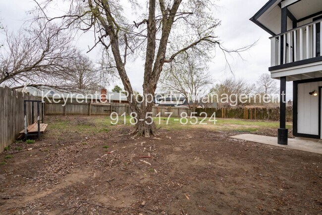 Building Photo - Gorgeous 3 Bedroom Remodel, BA Schools!