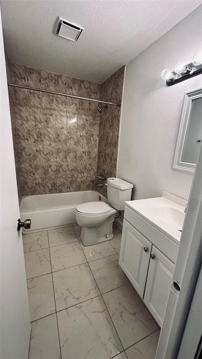 Building Photo - 3617 Coral Springs Dr