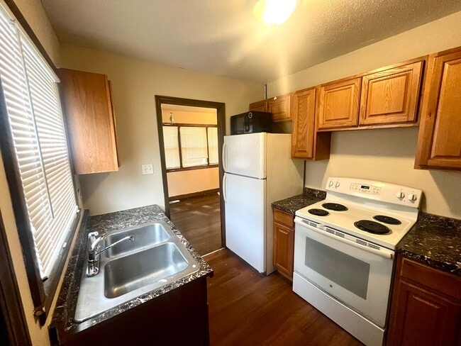 Building Photo - 2921 S Appleton Ave