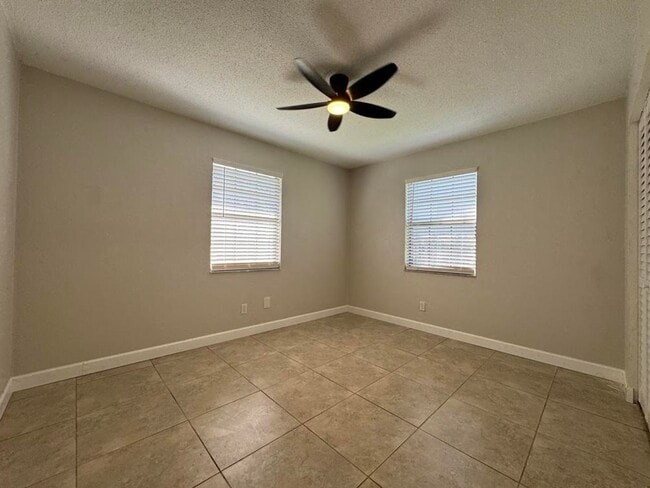 Building Photo - 2/1 Duplex in Holly Hill