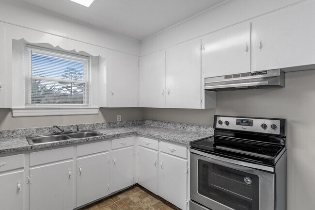 Building Photo - SW, Large Brick Two Bedroom PLUS Two Sun-Rooms, Hardwoods, LR & Separate DR, Fire Place!