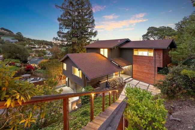 Building Photo - 48 Junipero Serra Ave