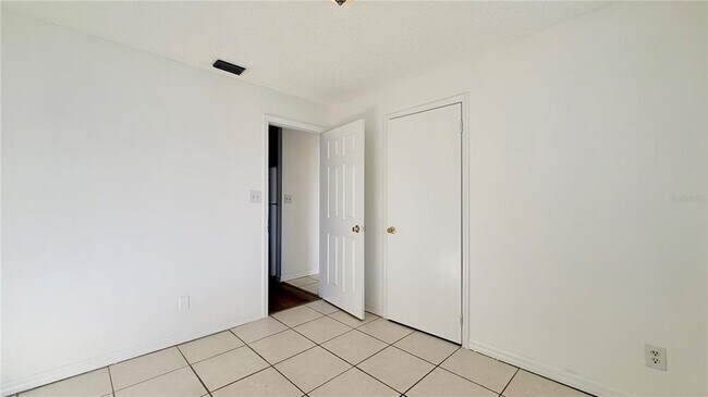 Building Photo - 810 Seminole Ave