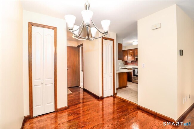 Building Photo - 62 Old Farms Ln