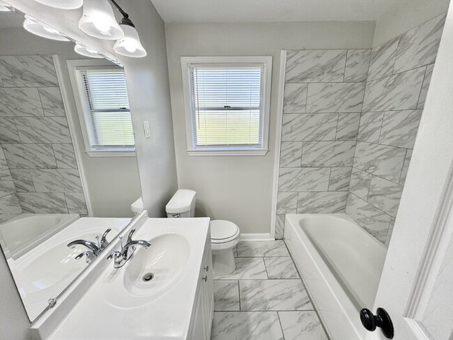 Building Photo - 3176 Beauchamp Dr