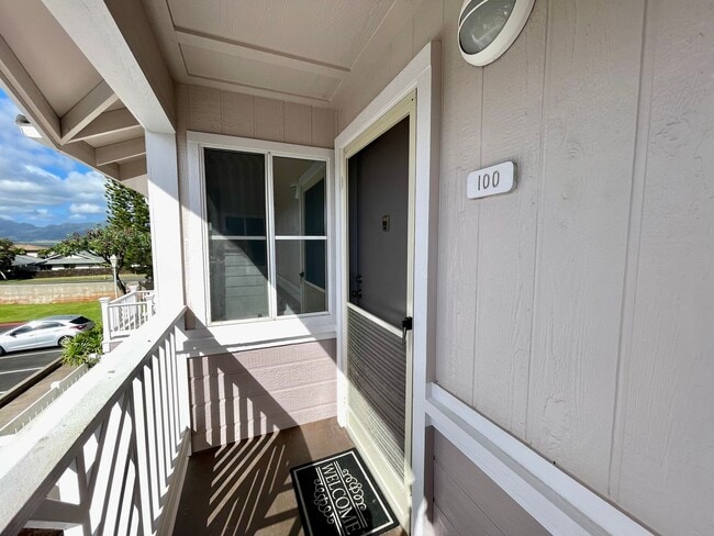 Building Photo - Discover a refreshed 2-bedroom, 2-bathroom residence in Mililani Mauka, complete with 2 parking s...