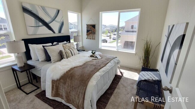 Building Photo - 647 Rollins Aly