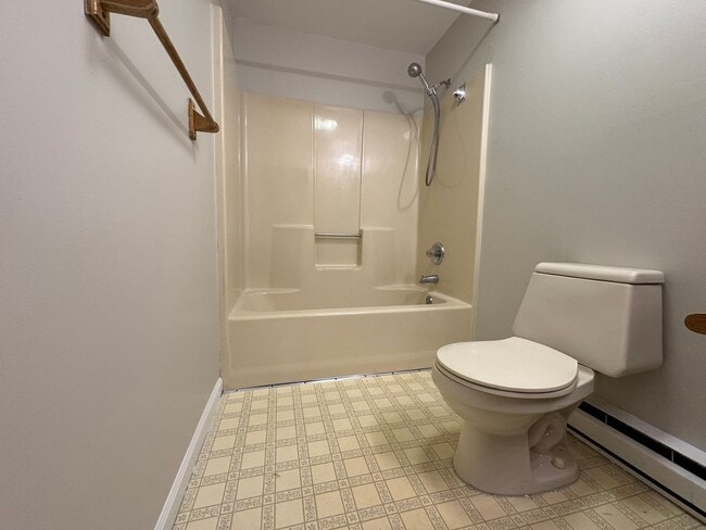 Building Photo - 20 Northwoods Cir