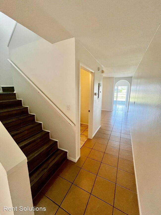 Building Photo - 2 br, 2.5 bath House - 715 Kensington Lake...