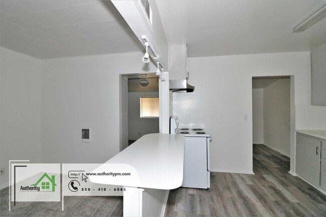 Building Photo - 3240 Veda - West Redding - "Pet Considered"