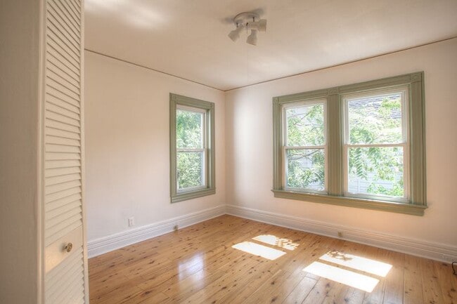 Building Photo - 82 Elm St