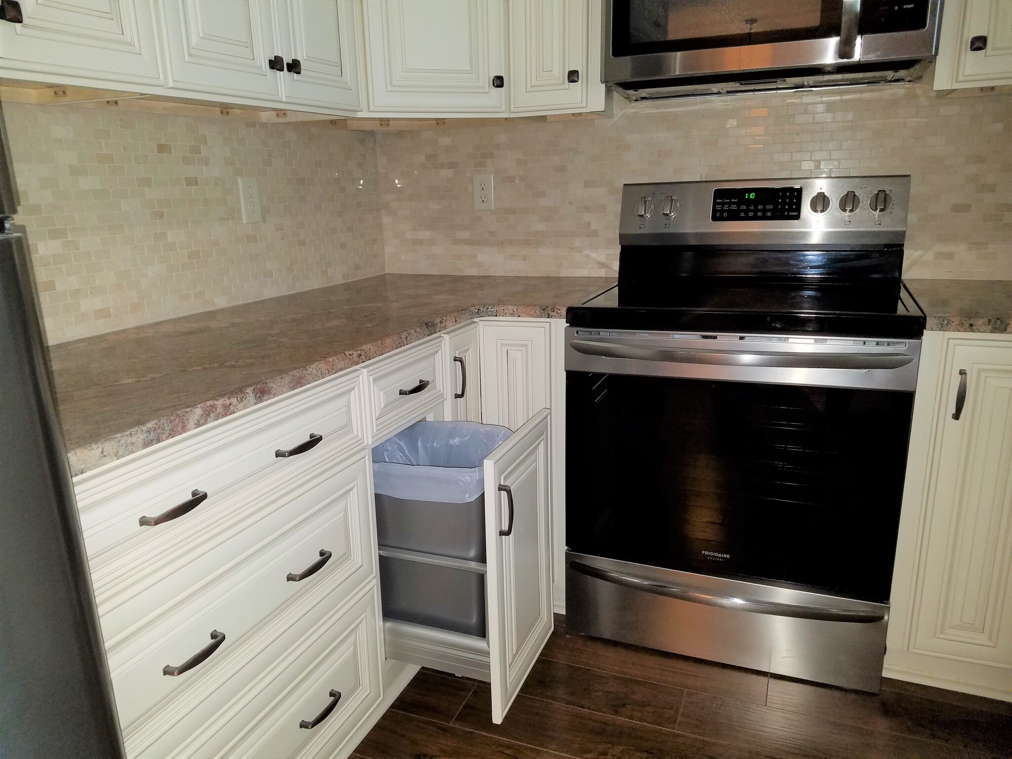 Pull Out Trash Cabinet - 11531 Jade Ln SE