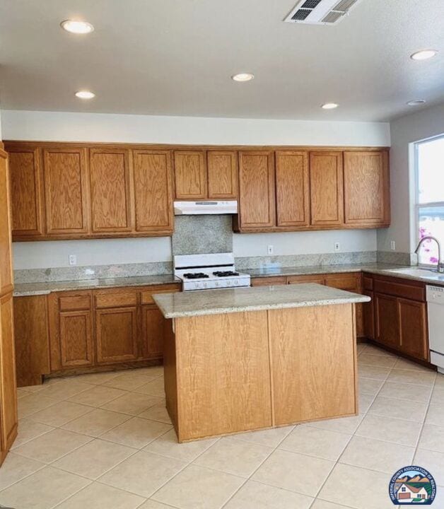Building Photo - 218 Mazatlan Dr