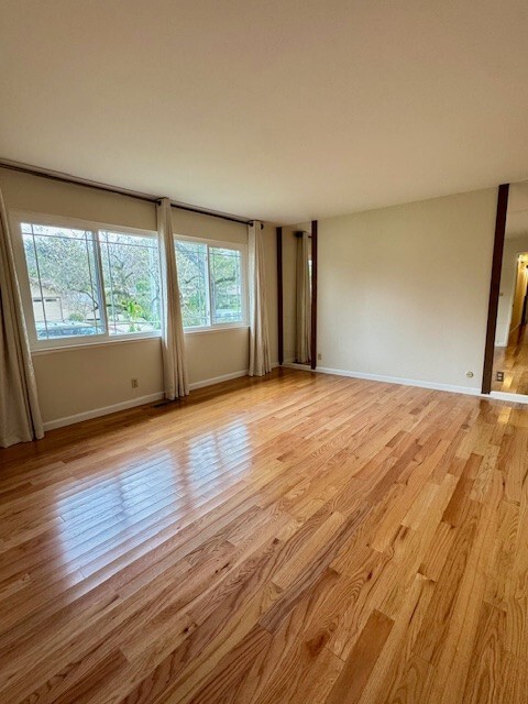 Building Photo - 310 Deerfield Dr