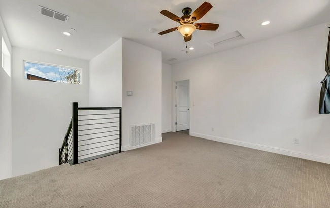 Building Photo - 3 bedroom | 3.5 bathroom | Davis Single Fa...