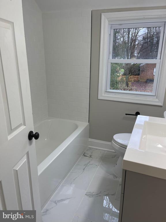 Building Photo - 418 Goodley Rd