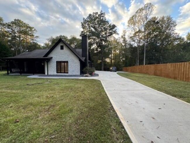 Building Photo - Fully Renovated 4BR Ranch Steps From Serenbe!!! Privacy, Nature & Modern Living