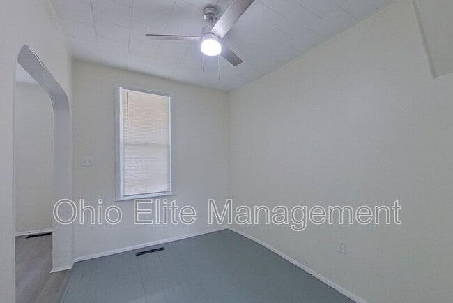 Building Photo - 1473 Thomas Ave