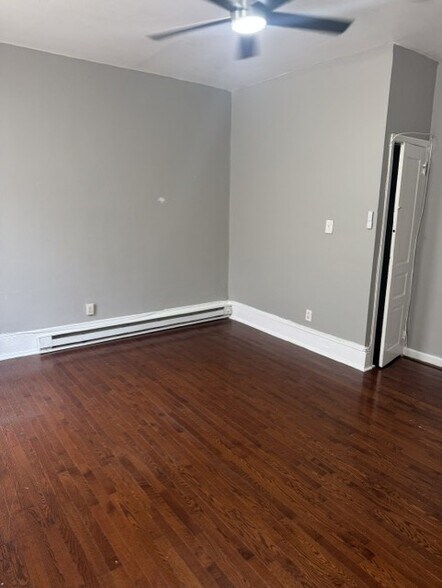 Building Photo - 4202 Chestnut St