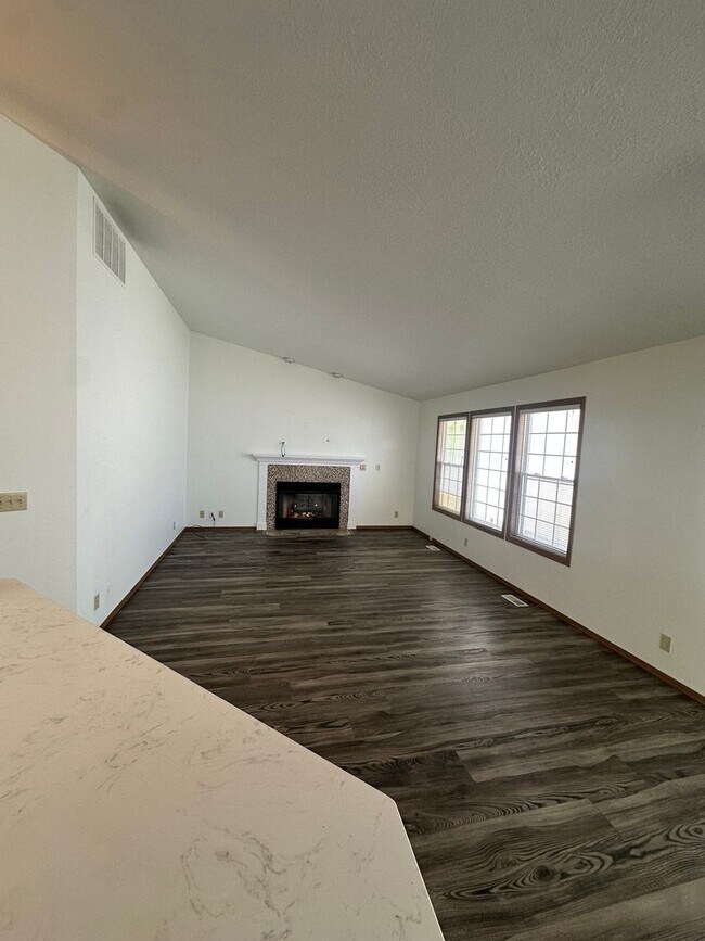 Building Photo - Tranquil & delightful 3-bedroom, 2-bathroo...