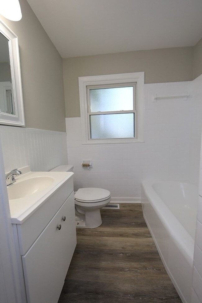 Building Photo - Updated Brick Ranch Home in Vibrant Downtown Location