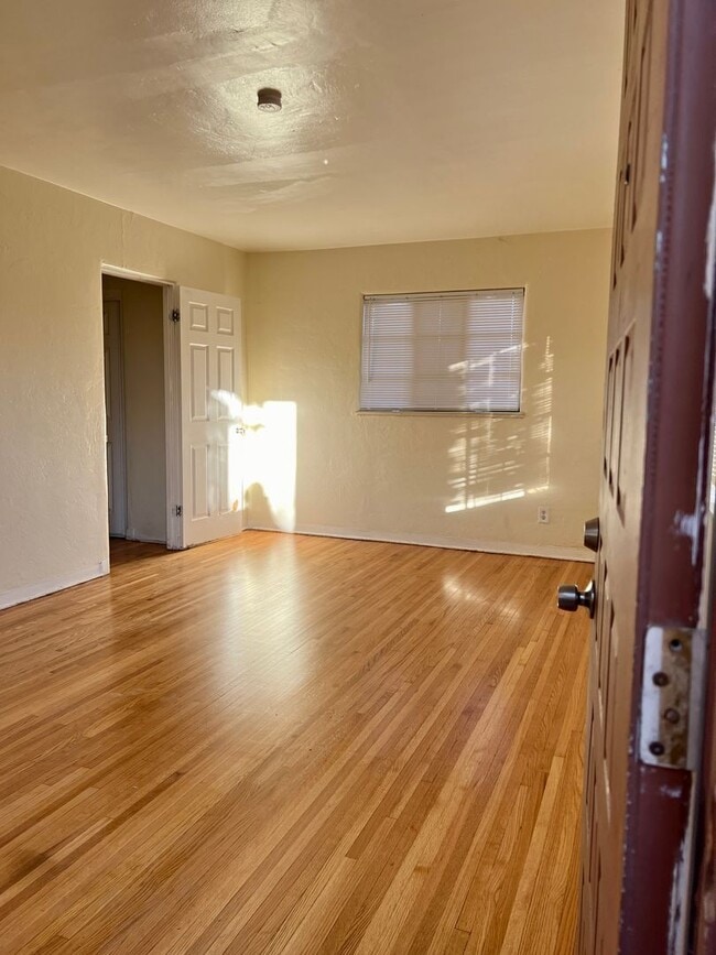Building Photo - 1404 Carlisle Blvd SE