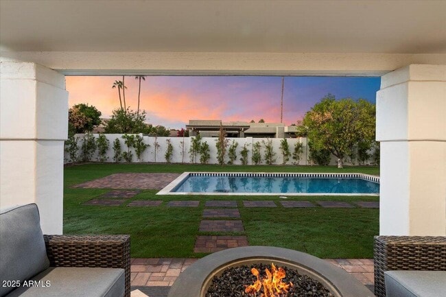 Building Photo - 8014 E Del Tesoro Dr