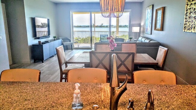 Building Photo - Annual Turnkey 3/3 penthouse on waterfront...