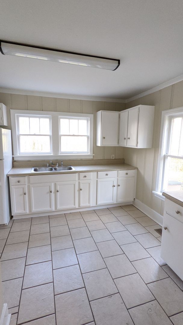 Building Photo - 3248-3250 Anderson Road